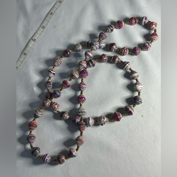 Long gorgeous pink tone paper bead necklace - Picture 7 of 7